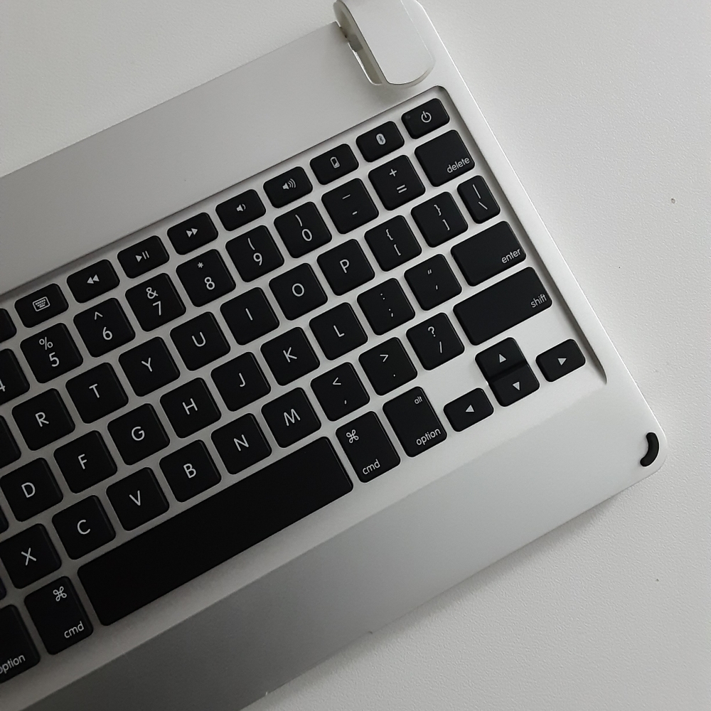 Brydge Wireless Keyboard - Picture 4 of 8